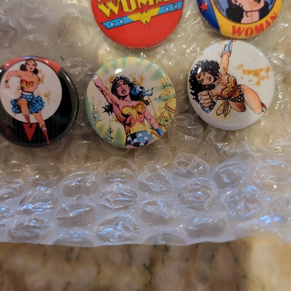 Wonder Woman Button Set - Picture 3 of 4